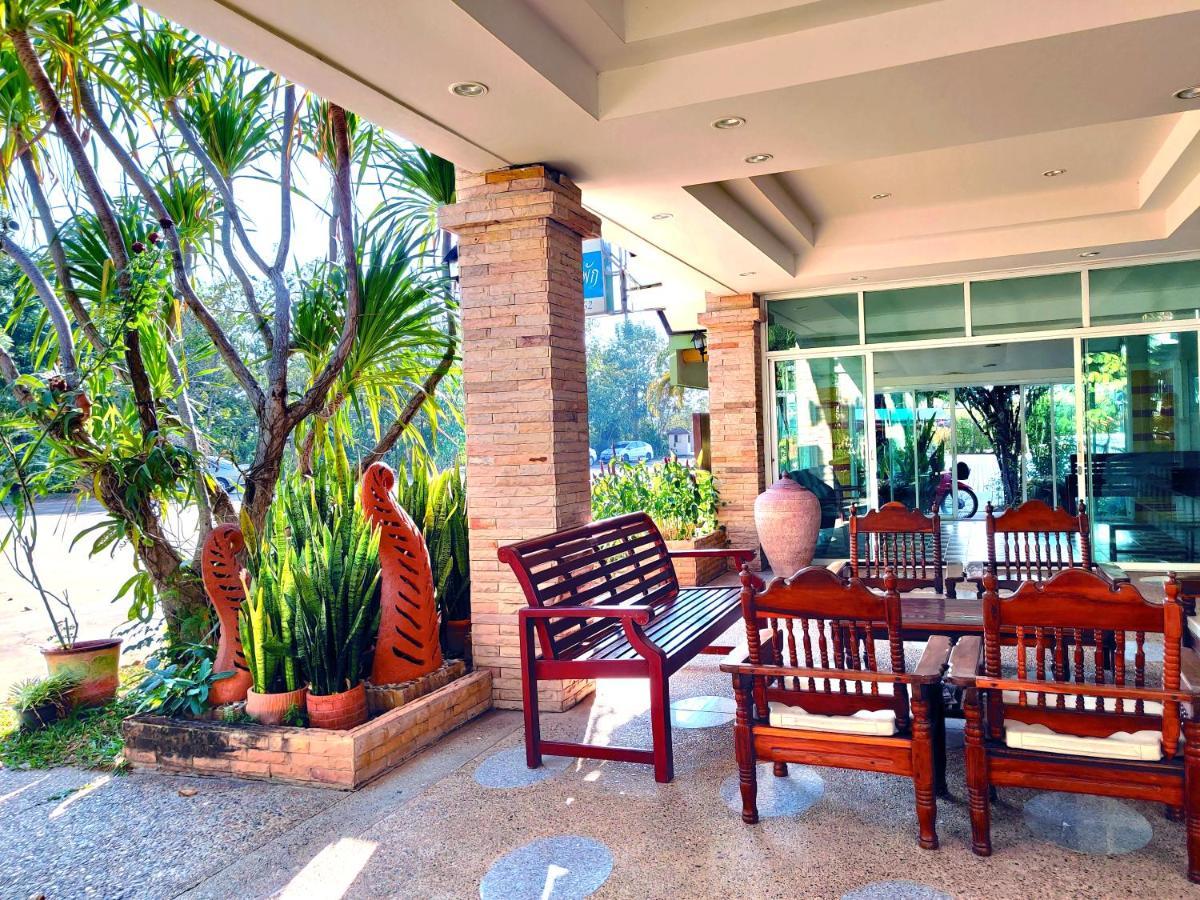 Thong Paeka Hotel Prasat Exterior photo